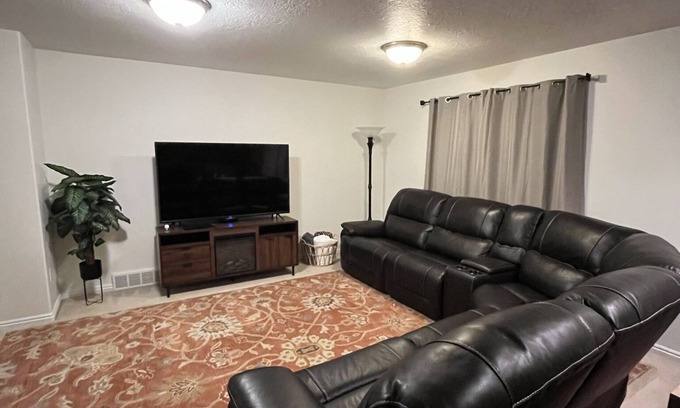 North Salt Lake Haus | Quiet and comfortable home near SLC and ski resorts