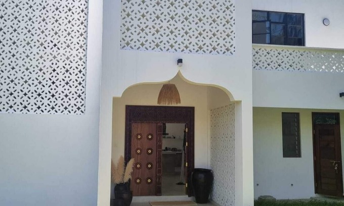 Watamu Haus | Quiet, bright Dar Jamaa with chef