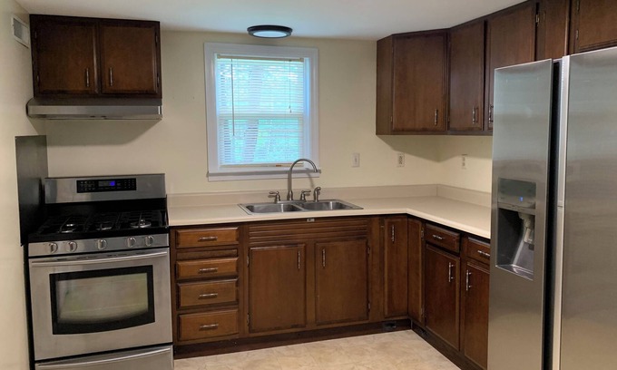 Belfast Kabine | Quiet Cottage in the Pines, close to downtown Belfast and Swan Lake