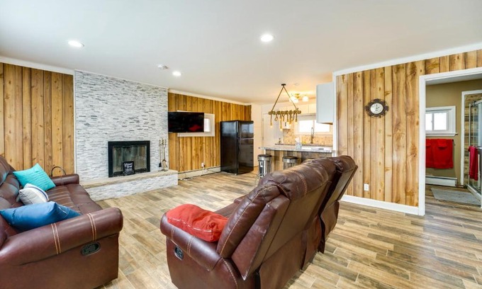 Deford Haus | Quiet Country Home By Shay Lake!