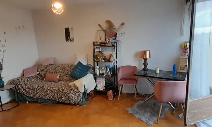 Bagnolet Wohnung | Quiet, cozy nest opposite a park, close to public transport...