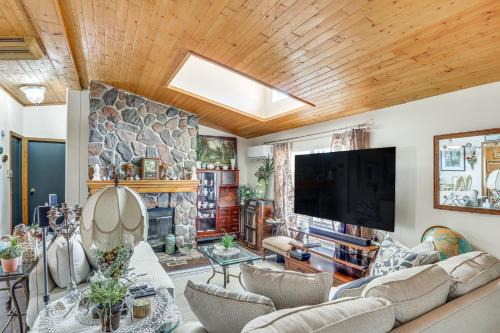 Dolan Springs Haus | Quiet Dolan Springs Home with Patio, Mountain Views!