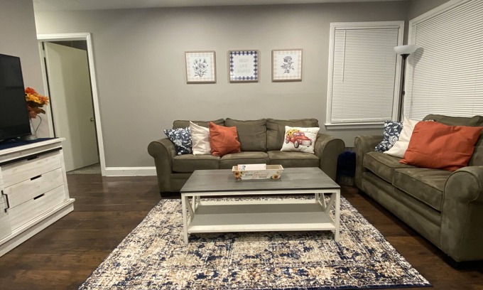 Royal Oak Haus | Quiet Gem in Royal Oak, RO Downtown & Detroit at Your Door!