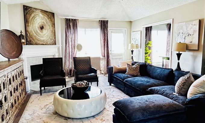 Memphis Haus | Quiet Hideaway with Spa Bath and stylish decor.