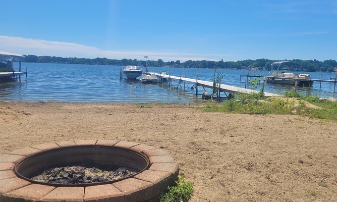 Brighton Haus | Quiet lakefront home on Ore Lake, 25 minutes to the Big House, Michigan Stadium
