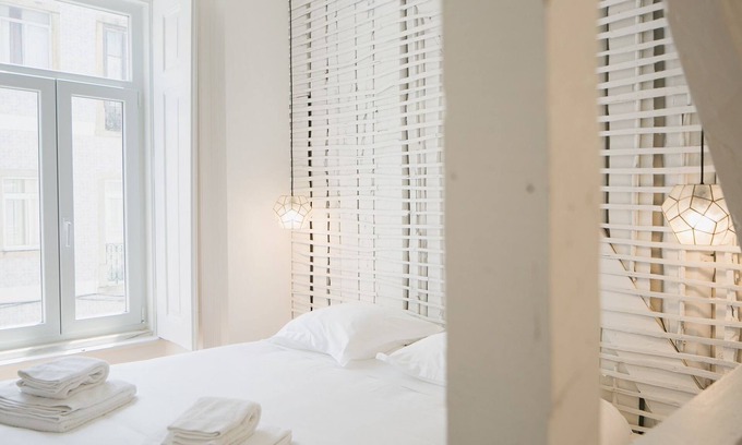 Santa Engracia Wohnung | Quiet & Modern Apartment w/ Garden by LovelyStay