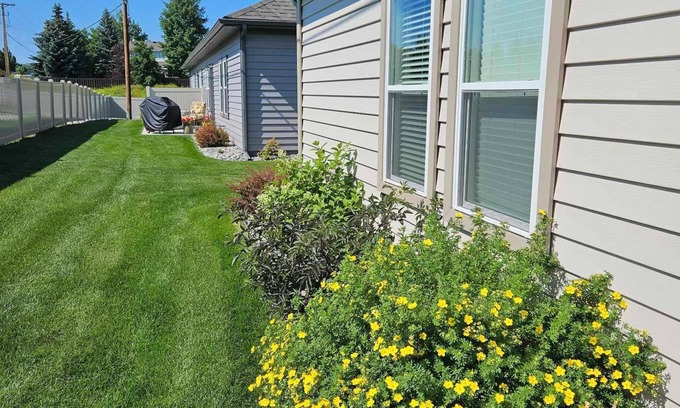 Sheridan Haus | Quiet, newer construction town home near the walking path network in Sheridan.