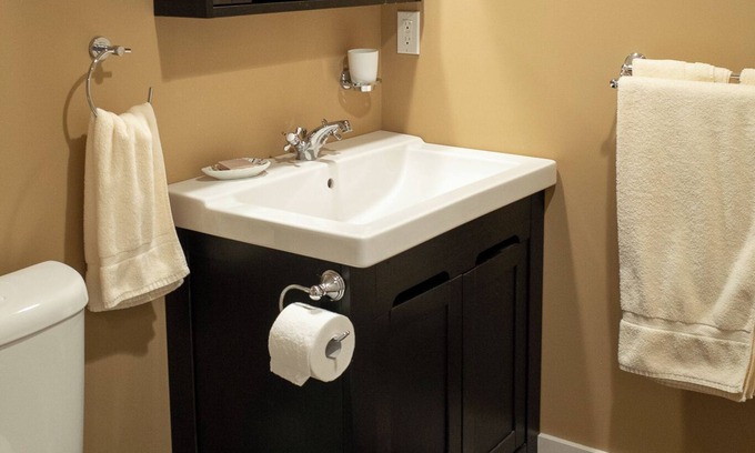 North Cowichan Haus | Quiet rural setting, close to mountain biking/hiking trails and downtown.