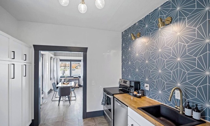 Sheridan Haus | Quiet Spot w/Fenced Yard |The Stardust Bungalow