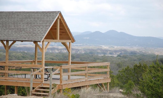 Utopia Haus | Quiet Utopia Cabin with Deck and Mountain Views!