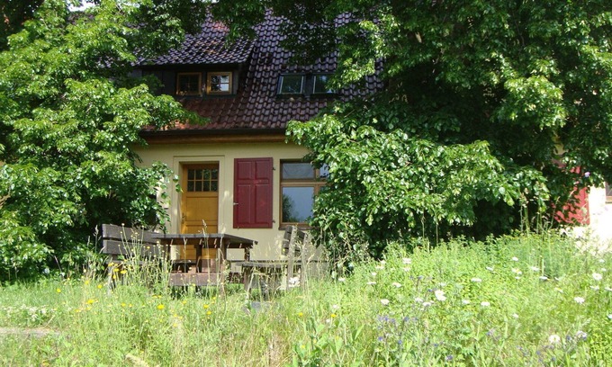 Herzfelde Wohnung | Quietly located holiday home with a natural garden, 500m from the lake and the forest