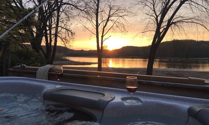 Poynette Hütte | Quietwater Cottage-Scenic, Auf dem Wasser, Natur & Vogelbeobachtung, Friedlich! Whirlpool & Sauna