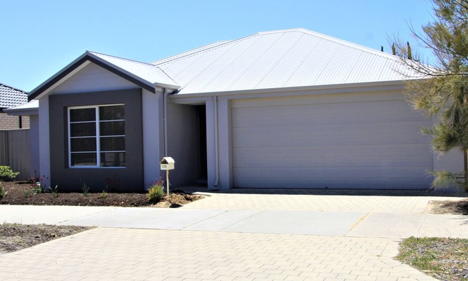Butler Haus | Quinn's Beach Family Accommodation
