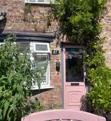 Heworth Haus | Quirky little end of terrace