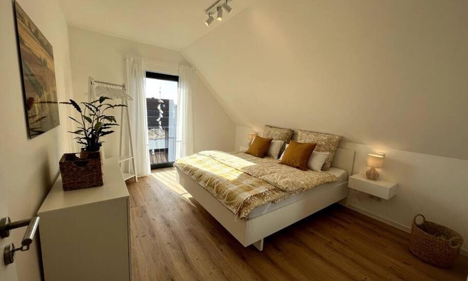 Venningen Wohnung | Rückzugsort im Rebenmeer mit Terrasse, Grill & Parkplatz