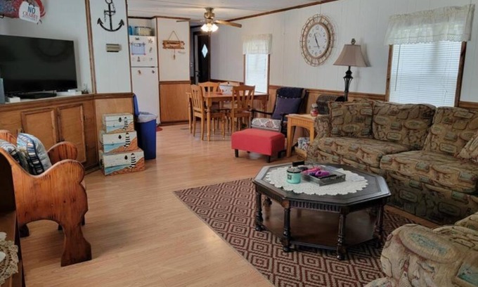 Steinhatchee Haus | R & J's Getaway - Dog friendly