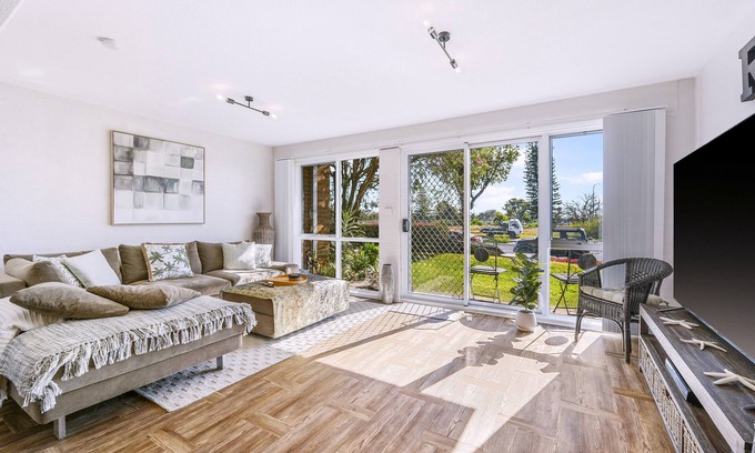 Port Macquarie Haus | R & R PORT MACQUARIE Views to Port Macquarie Marina & Bay