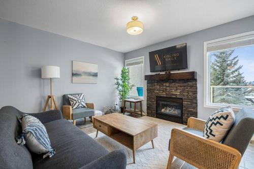 East Kootenay Haus | R&R Relaxation Ridge, Private Hot Tub, Spacious
