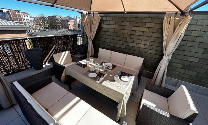 Affori Wohnung | R39 Attic with Terrace and Private Parking
