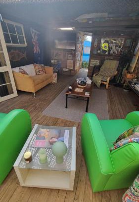 Raglan Haus | Raglan West Retro Beach Vibe Accommodation