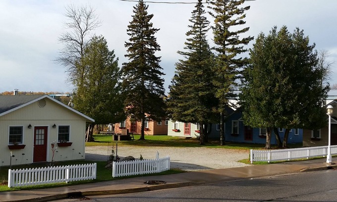 Cedarville Kabine | Rainbow Cabins - Beige Cabin #1