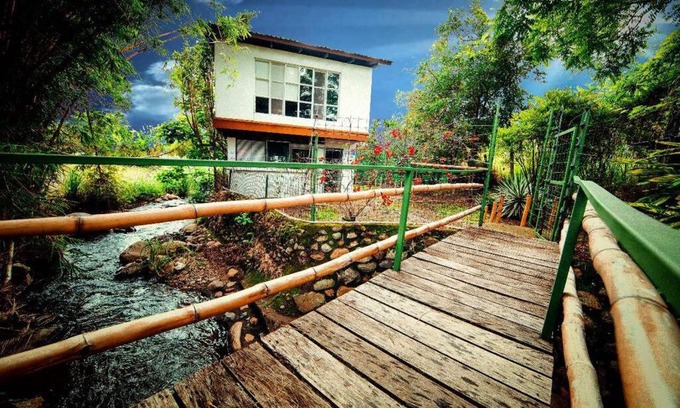 Escazu Haus | Rainforest Cabin in Escazu. Best of both words