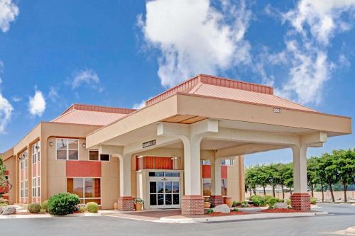 West Memphis Hotel | Ramada by Wyndham West Memphis