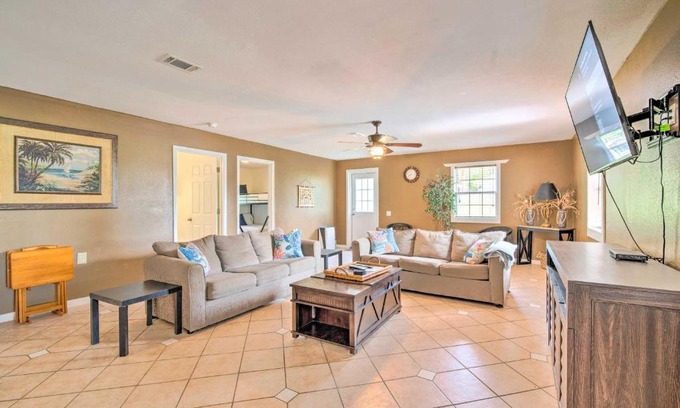 Steinhatchee Haus | Ranch-Style Gem Charcoal Grill, Kayak and Boat