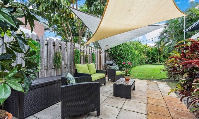 Lake Worth Haus | Ranch Style w / Lush Courtyard & Grill-Min zum Strand