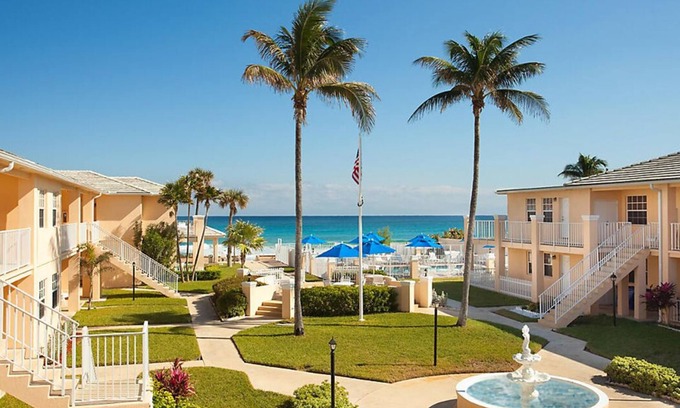 Delray Beach Resort | RARE FIND! Beach Front Resort at Gulf Stream - Sleeps 2-4, pool, hot tub, bbq