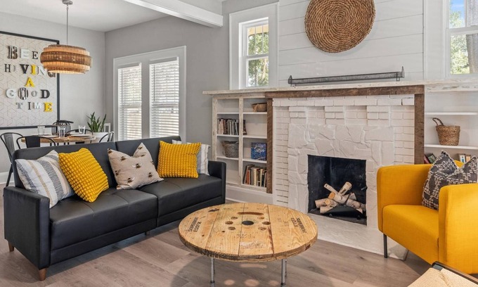 South Seminole Heights Haus | Rare Find! BeeKeeper's Inn - Beautifully Renovated 1929 Home on Brick Street |Walk to Breweries