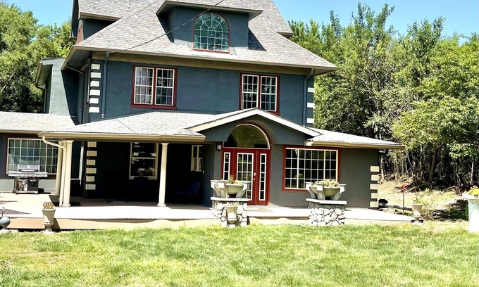 Glenwood Haus | Rare find! Spacious home near wedding venues & CB/OMA. Perfect for entertaining!