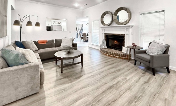 Fayetteville Haus | Razorback Retreat- 5 mi to University of Arkansas