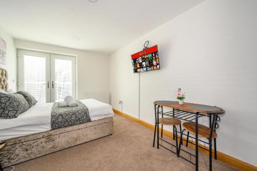 Batley Haus | -RE7B- For your relaxed and Cosy stay with Free WiFi