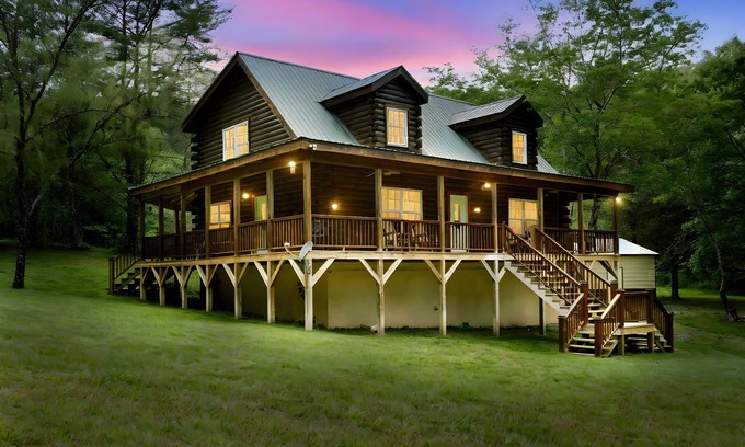 Indian Rock Springs Kabine | Real Log Cabin in Mountain Forest! Pet Friendly, Fiber WiFi, Near Casino/Rafting