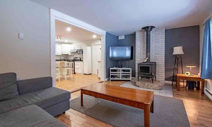 Nipissing Hütte | Realm of the River - 2BR Waterfront Cottage w/Kayaks, BBQ, Firepit, Wi-Fi