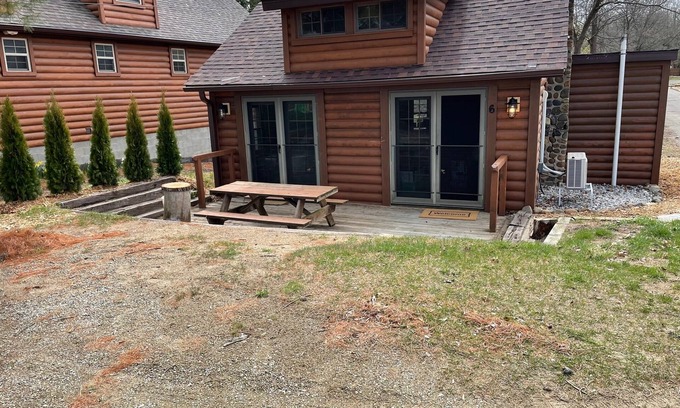 Port Austin Hütte | Recently Updated 2 Bedroom Beachfront Cottage #6