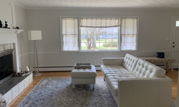 Avon Haus | Recently Updated, One Level, Attached Garage, Peaceful, Zen-Minimalist Space.