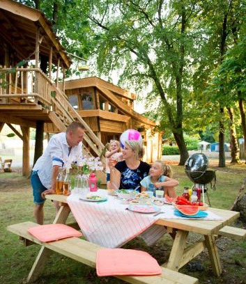 Rijen Sonstige | Recreatiepark d'n Mastendol luxe Boomhutten