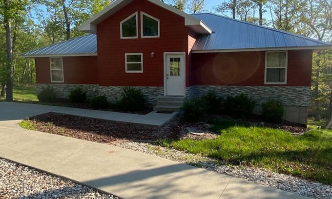 Lake Ozark Kabine | Red Cabin Sleep 16 Bachelor/Bachelorette Parties Welcome!