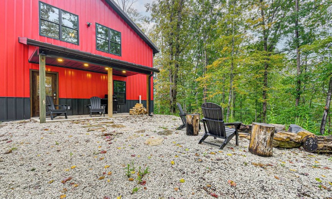 Heidelberg Haus | Red River Gorge Barndominium: Dog Friendly!