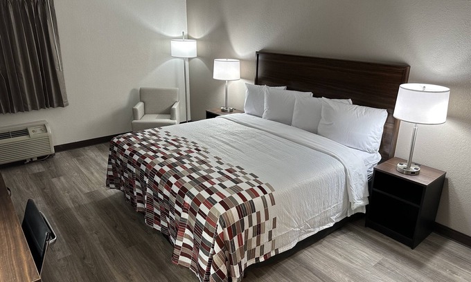 Spring Hill Hotel | Red Roof Inn Charleston - Dunbar