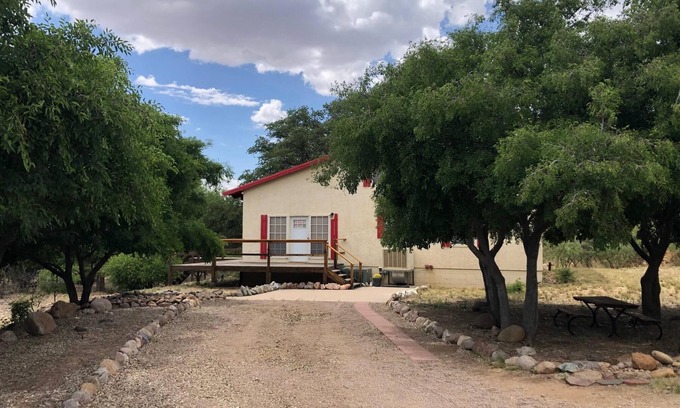 Pearce Bed & Breakfast | Red Roof Ranch - Pearce, Az. Fifeteen miles to Chiricahua National Monument.
