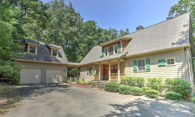 Big Canoe Haus | Redding Retreat - Sip Wine Fireside Swim at Community Pools Play Golf