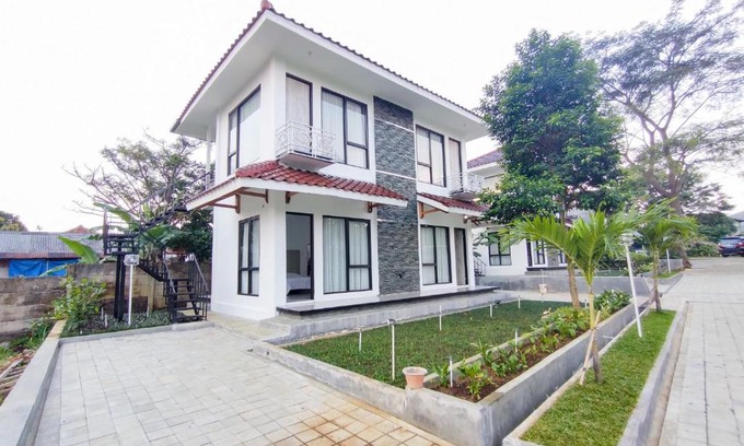 Bogor Selatan Hotel | RedDoorz at Batutulis Bogor Villa Papatong by M