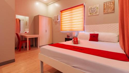 Las Pinas Hotel | RedDoorz near Christ the King Medical Center