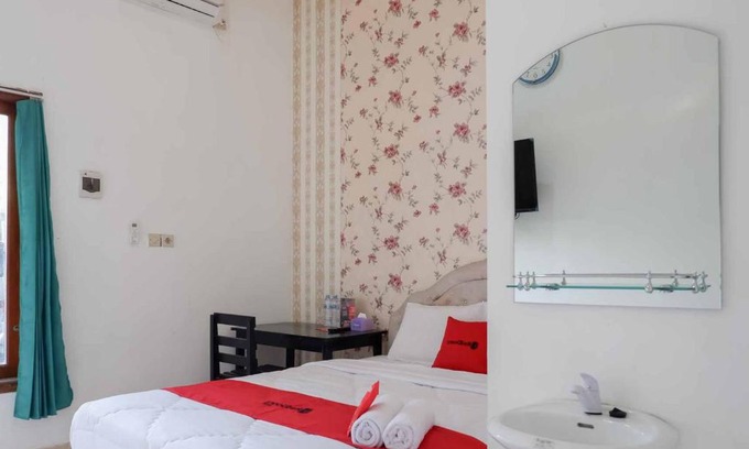 Nganjuk Hotel | RedDoorz near RSUD Nganjuk