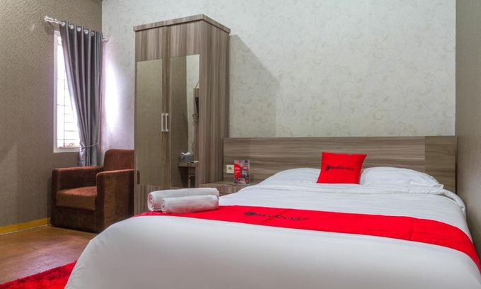 Cileunyi Haus | RedDoorz Plus near IPDN