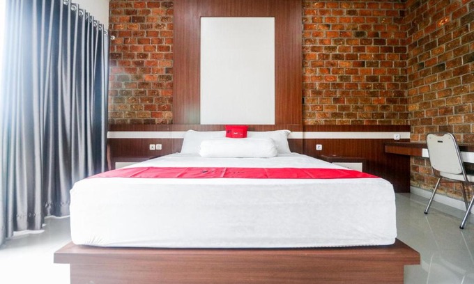 Medan Hotel | RedDoorz Plus near Kualanamu Airport Medan