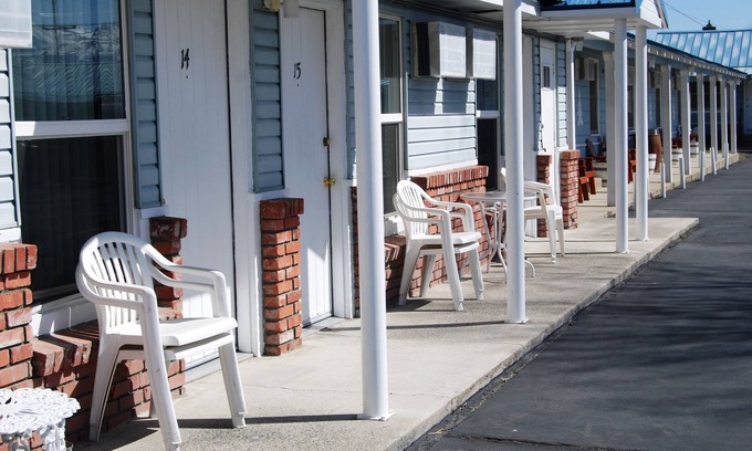 Bridgeport Hotel | Redwood Motel